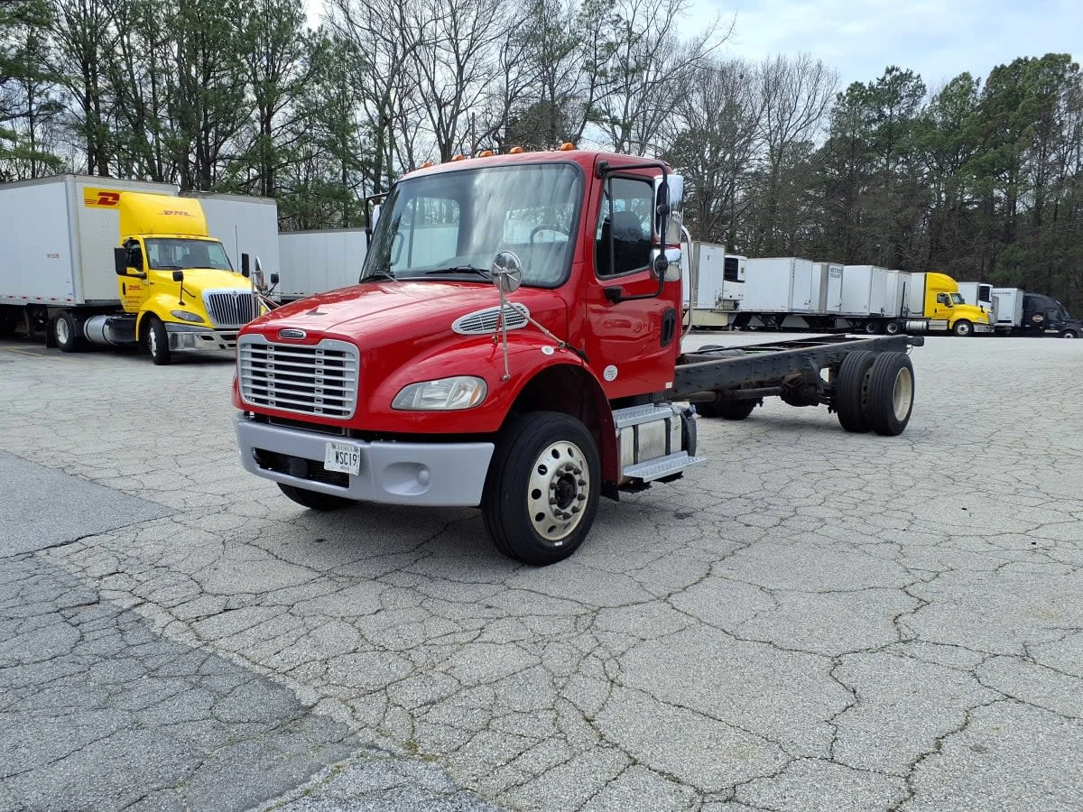 2019 Freightliner M2 106 in Doraville, GA — photo 3