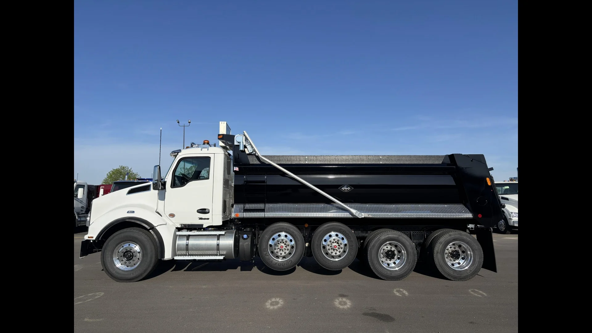 2026 Kenworth T880 in Fargo — photo 2