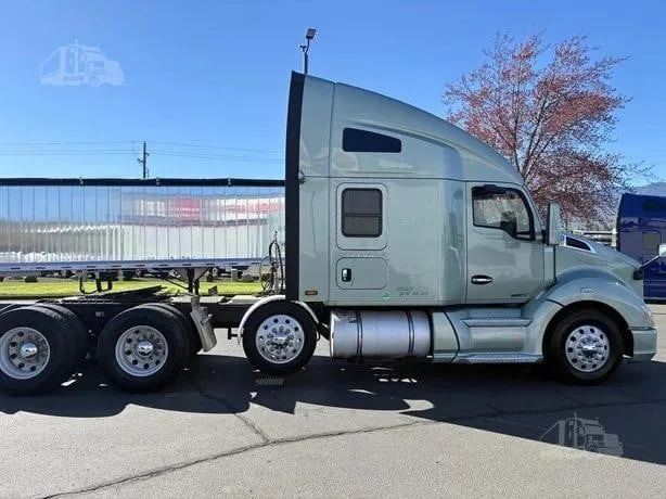 2020 Kenworth T680 - image 3