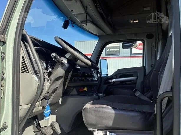 2020 Kenworth T680 - image 7