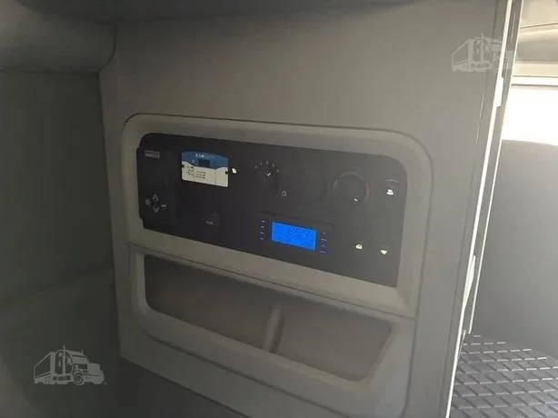 2020 Kenworth T680 - image 6