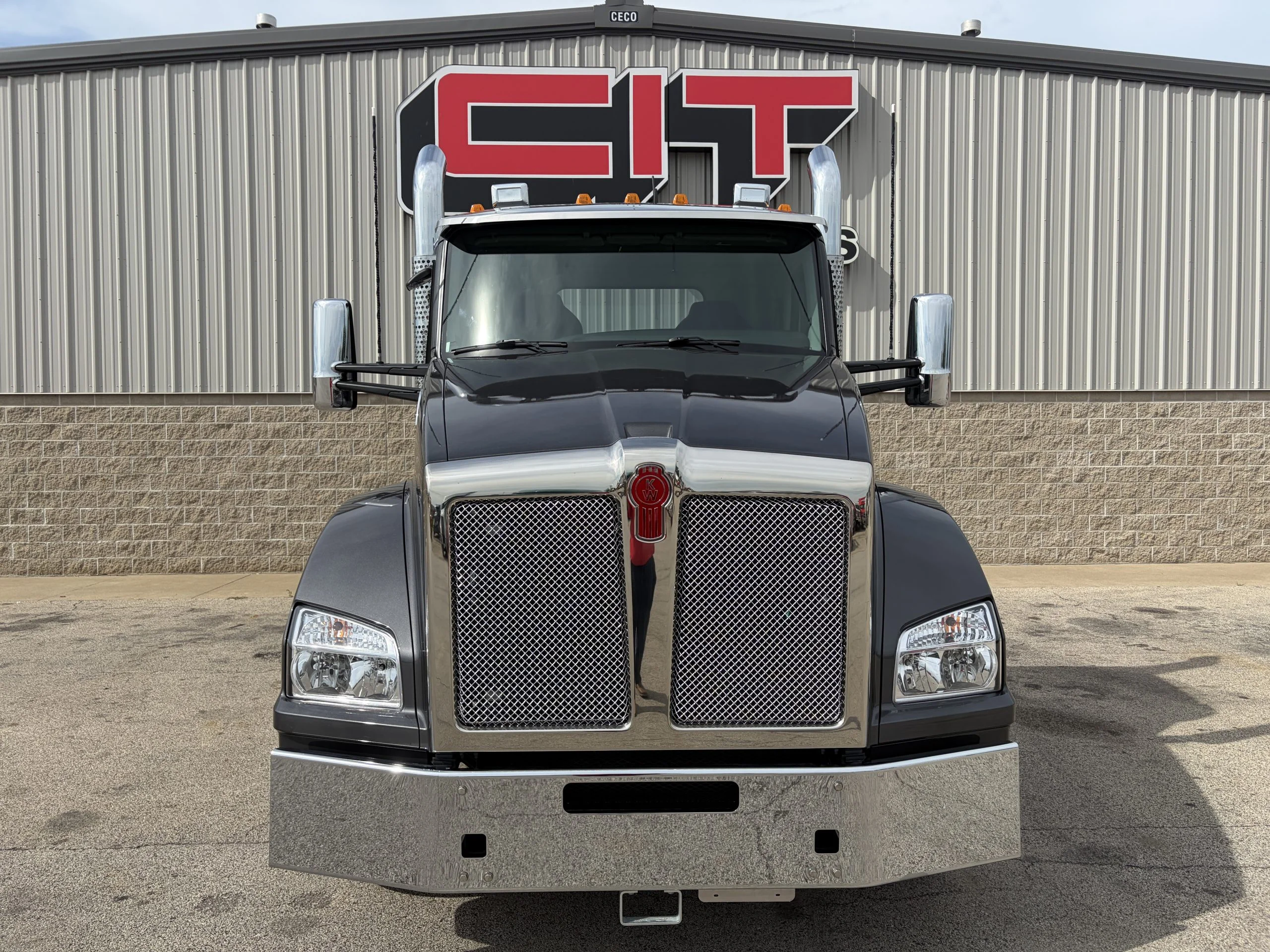 2027 Kenworth T880 in Morton, IL — photo 2