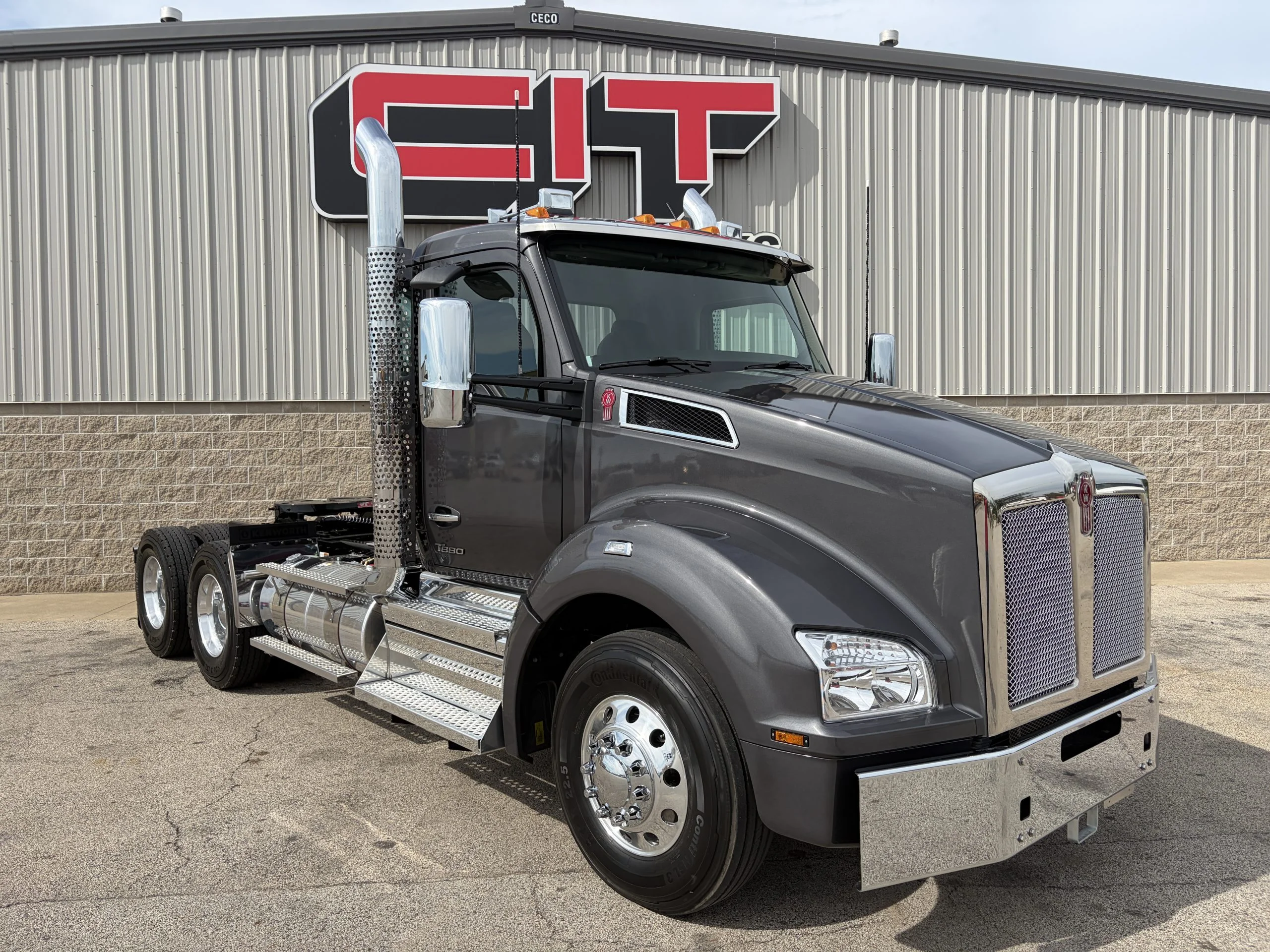 2027 Kenworth T880 in Morton, IL — photo 3