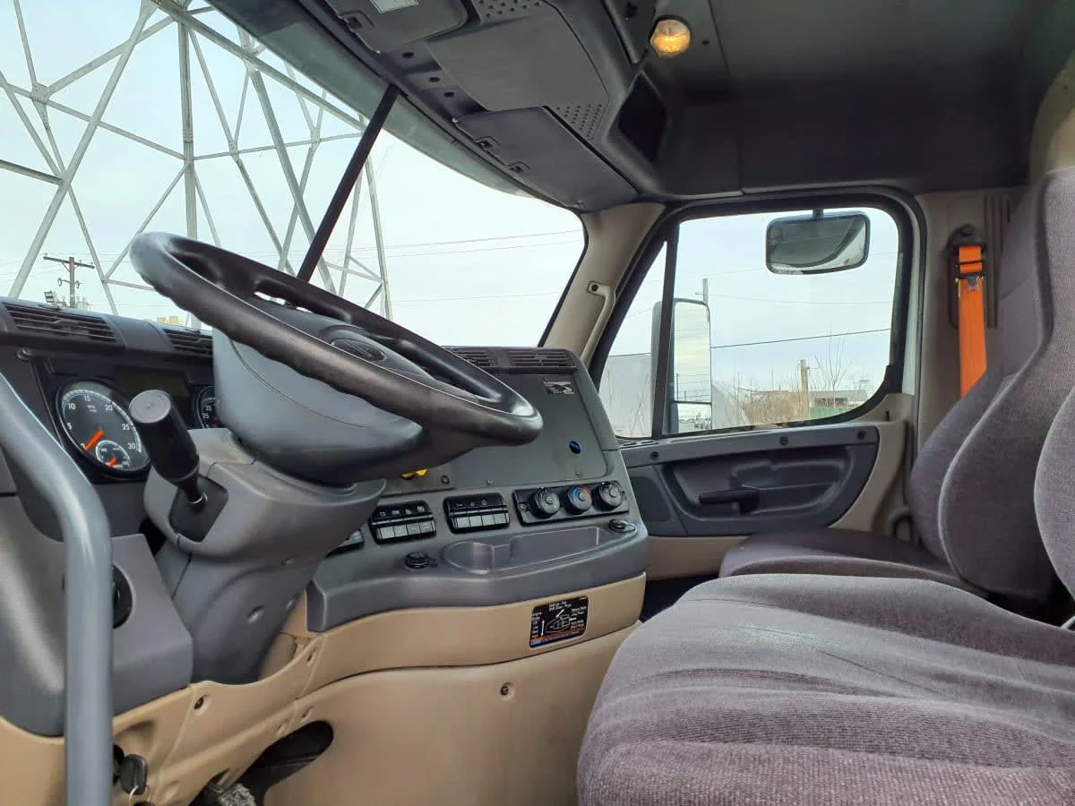 2019 Freightliner Cascadia in Indianapolis, IN — photo 7