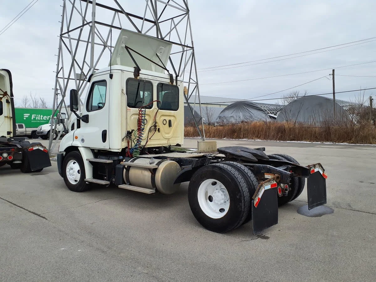 2019 Freightliner Cascadia in Indianapolis, IN — photo 6