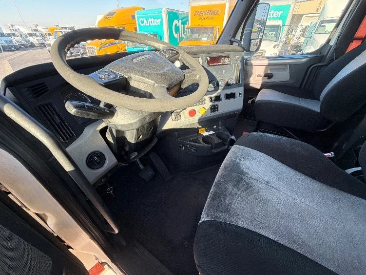 2019 Freightliner Cascadia in Fontana, CA — photo 10