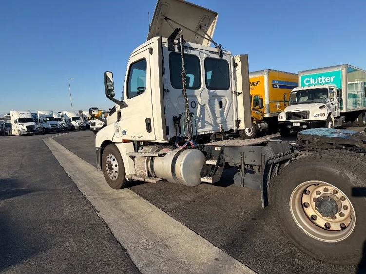 2019 Freightliner Cascadia in Fontana, CA — photo 5