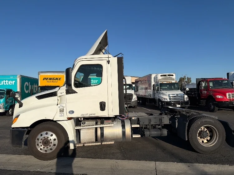 2019 Freightliner Cascadia in Fontana, CA — photo 4