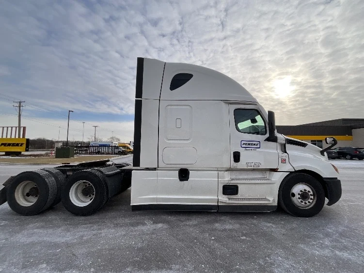 2021 Freightliner Cascadia in Moberly, MO — photo 8