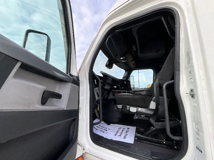 2021 Freightliner Cascadia in Moberly, MO — photo 9