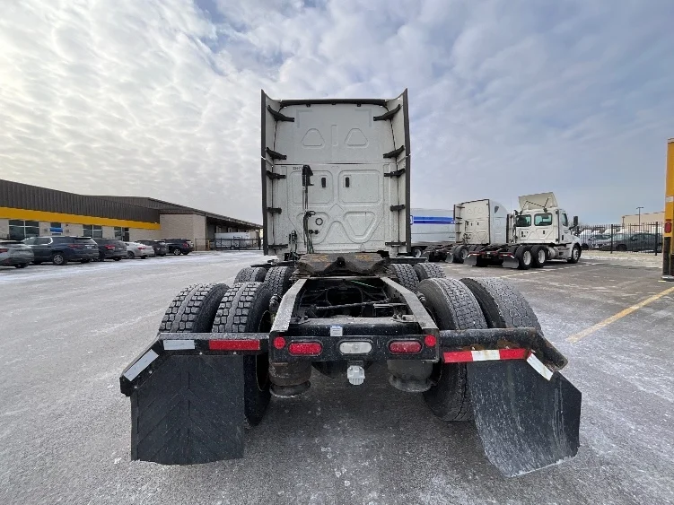 2021 Freightliner Cascadia in Moberly, MO — photo 6