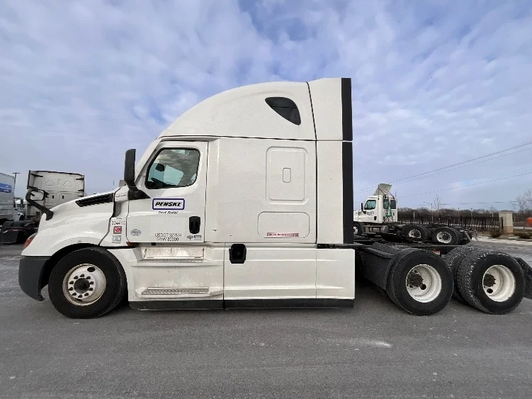 2021 Freightliner Cascadia in Moberly, MO — photo 4