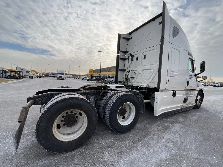 2021 Freightliner Cascadia in Moberly, MO — photo 7