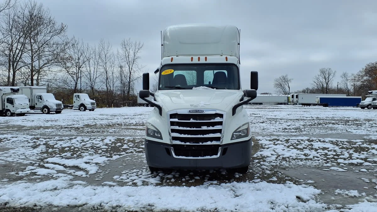 2019 Freightliner Cascadia in West Chester, OH — photo 2