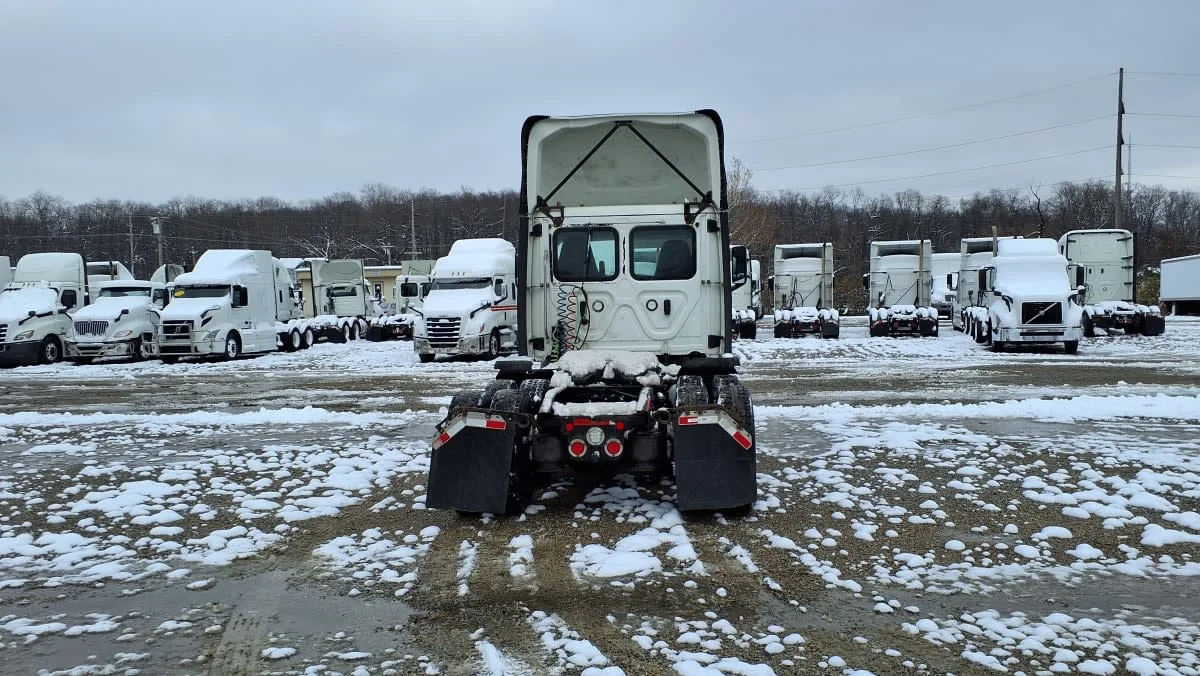 2019 Freightliner Cascadia in West Chester, OH — photo 5