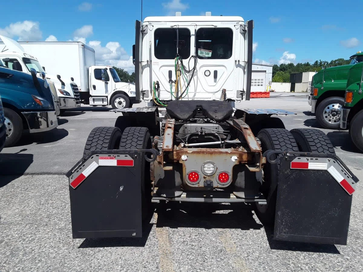2021 Freightliner Cascadia - image 5