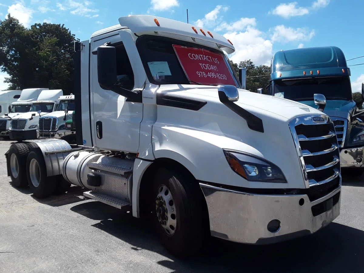 2021 Freightliner Cascadia - image 3