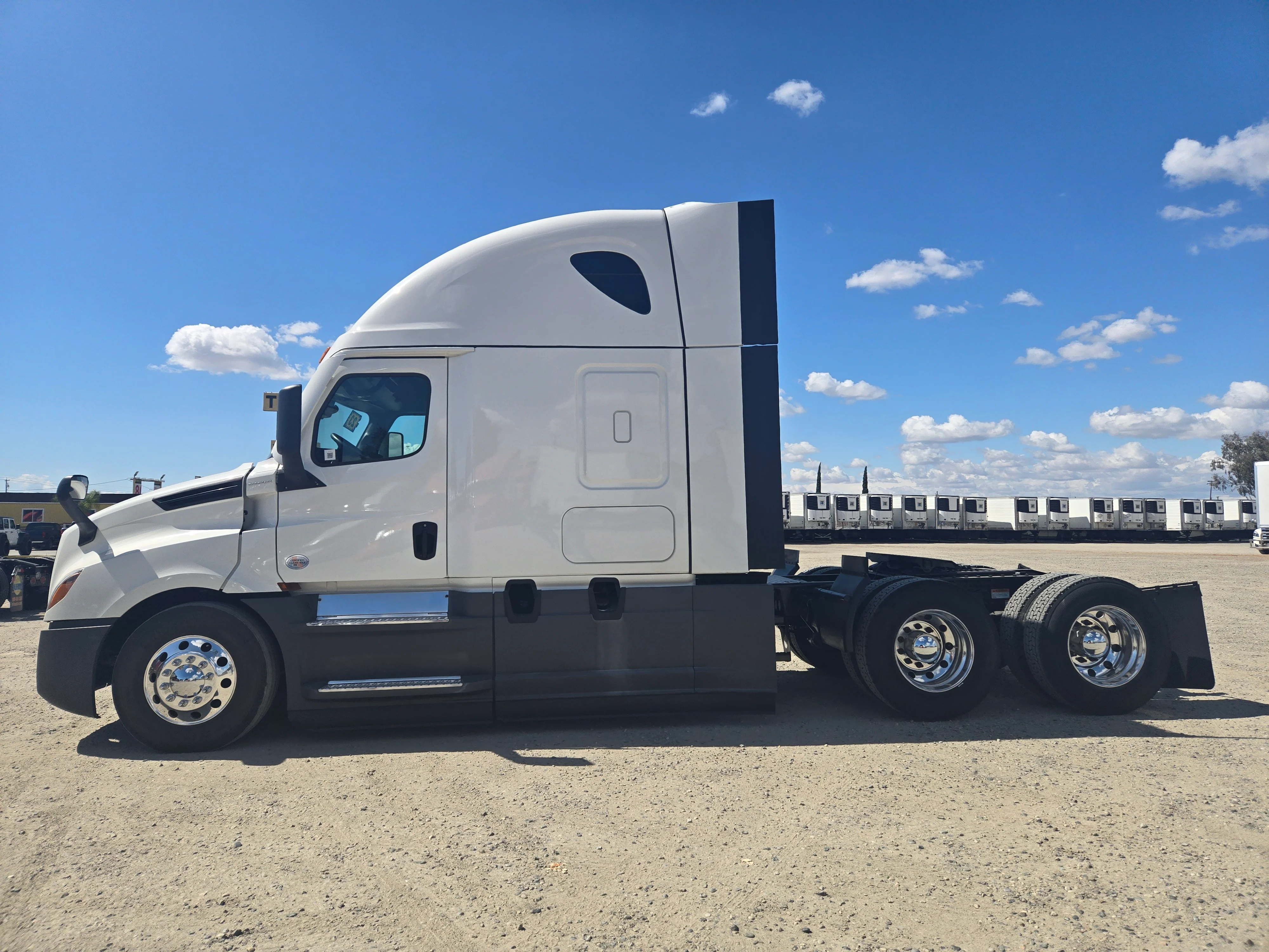 2023 Freightliner Cascadia in French Camp, CA — photo 8