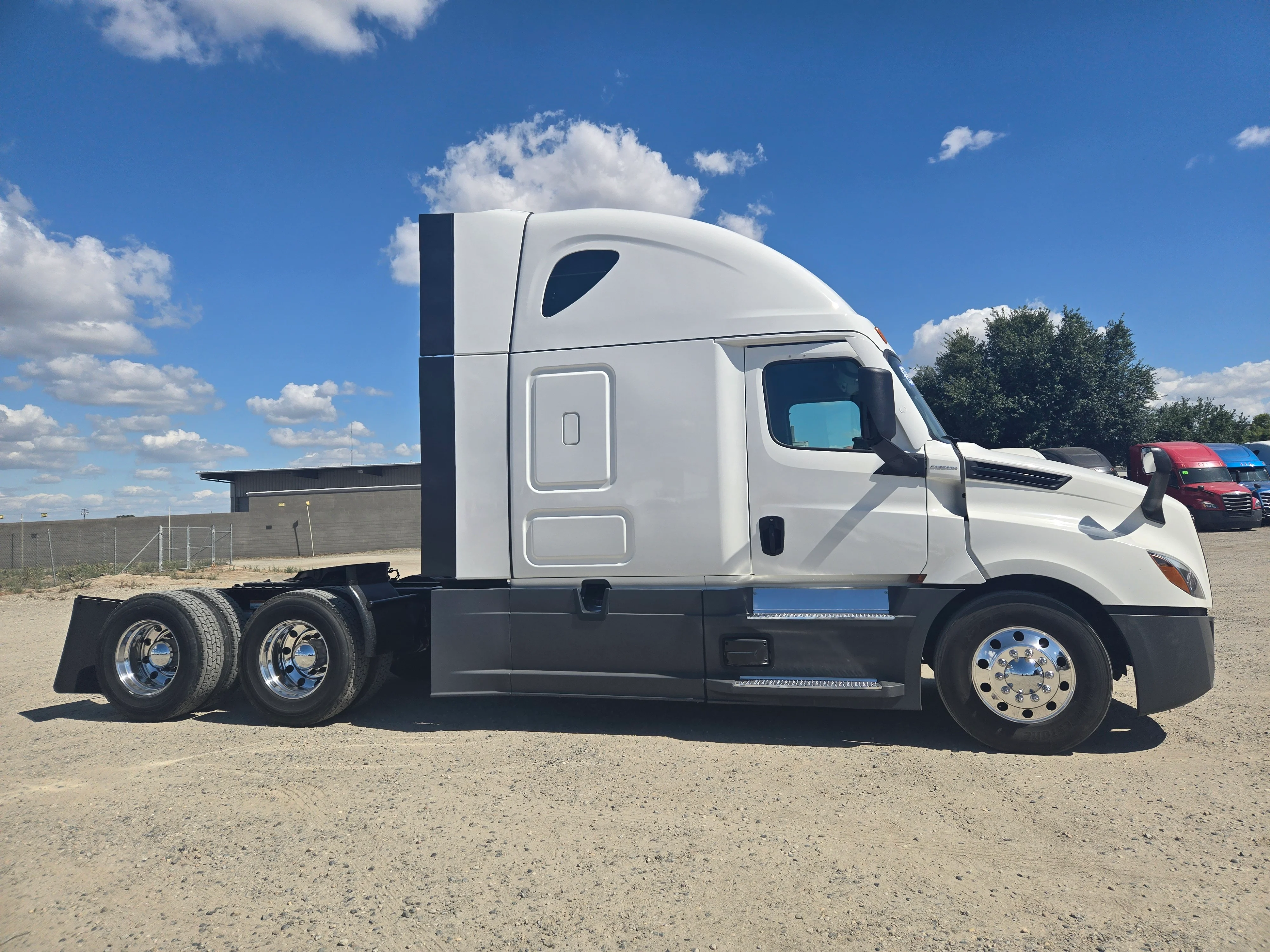 2023 Freightliner Cascadia in French Camp, CA — photo 4