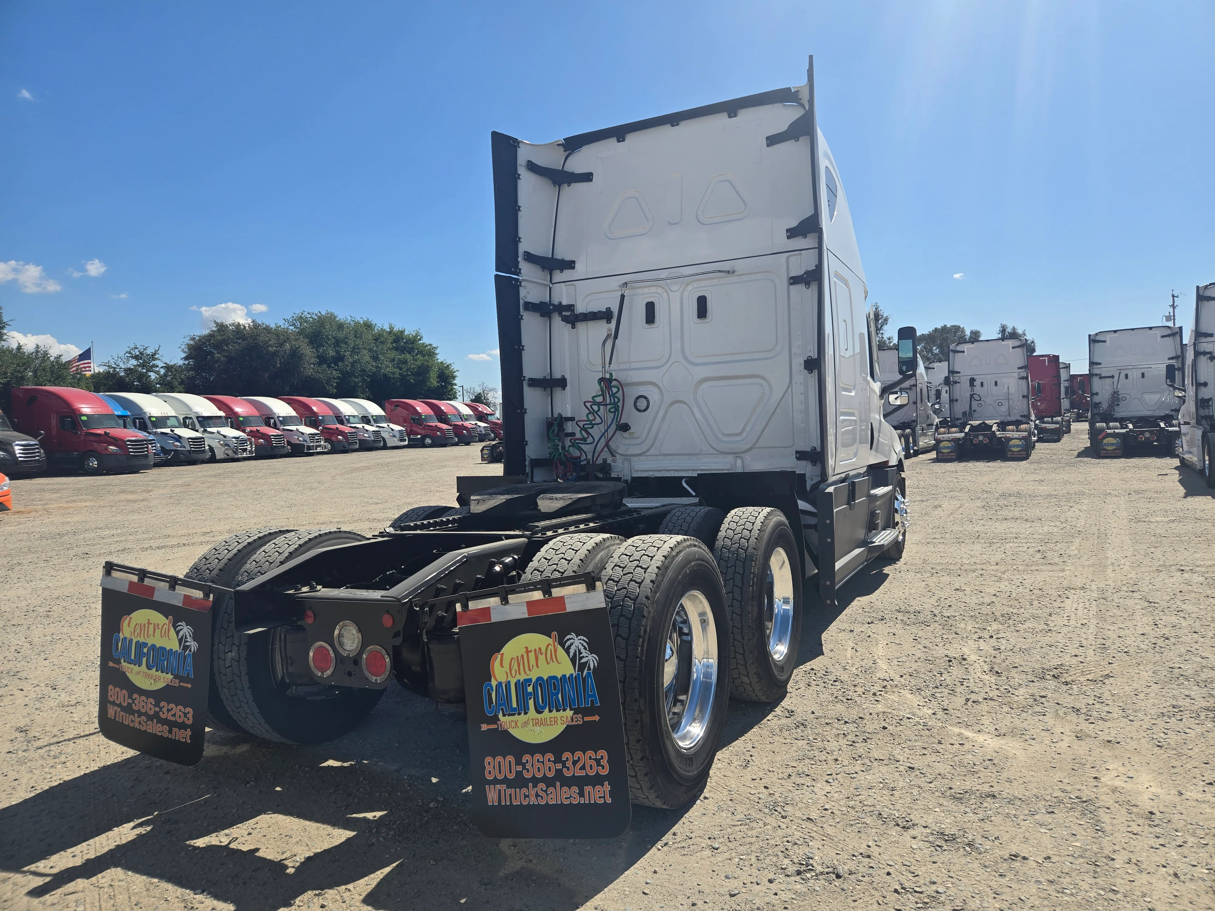 2023 Freightliner Cascadia in French Camp, CA — photo 5