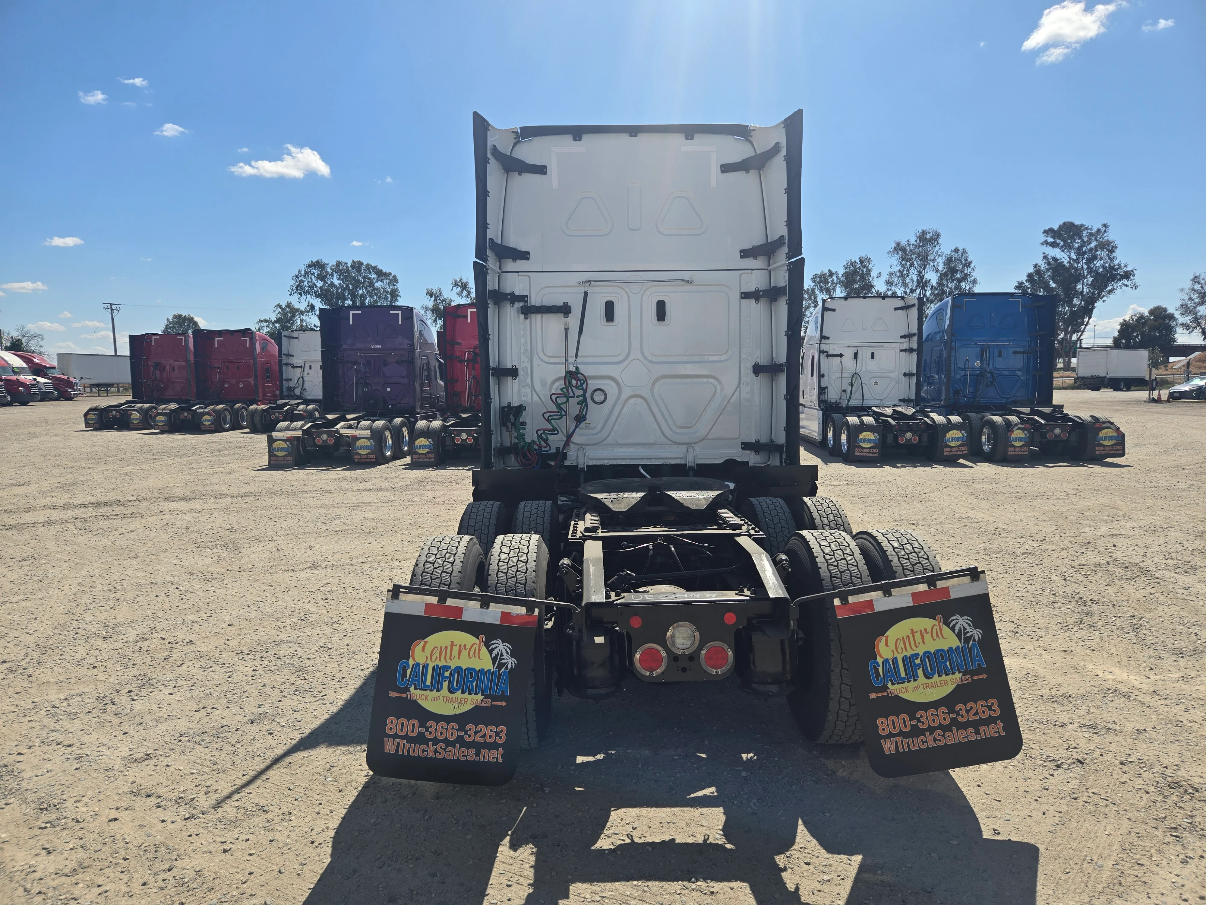 2023 Freightliner Cascadia in French Camp, CA — photo 6