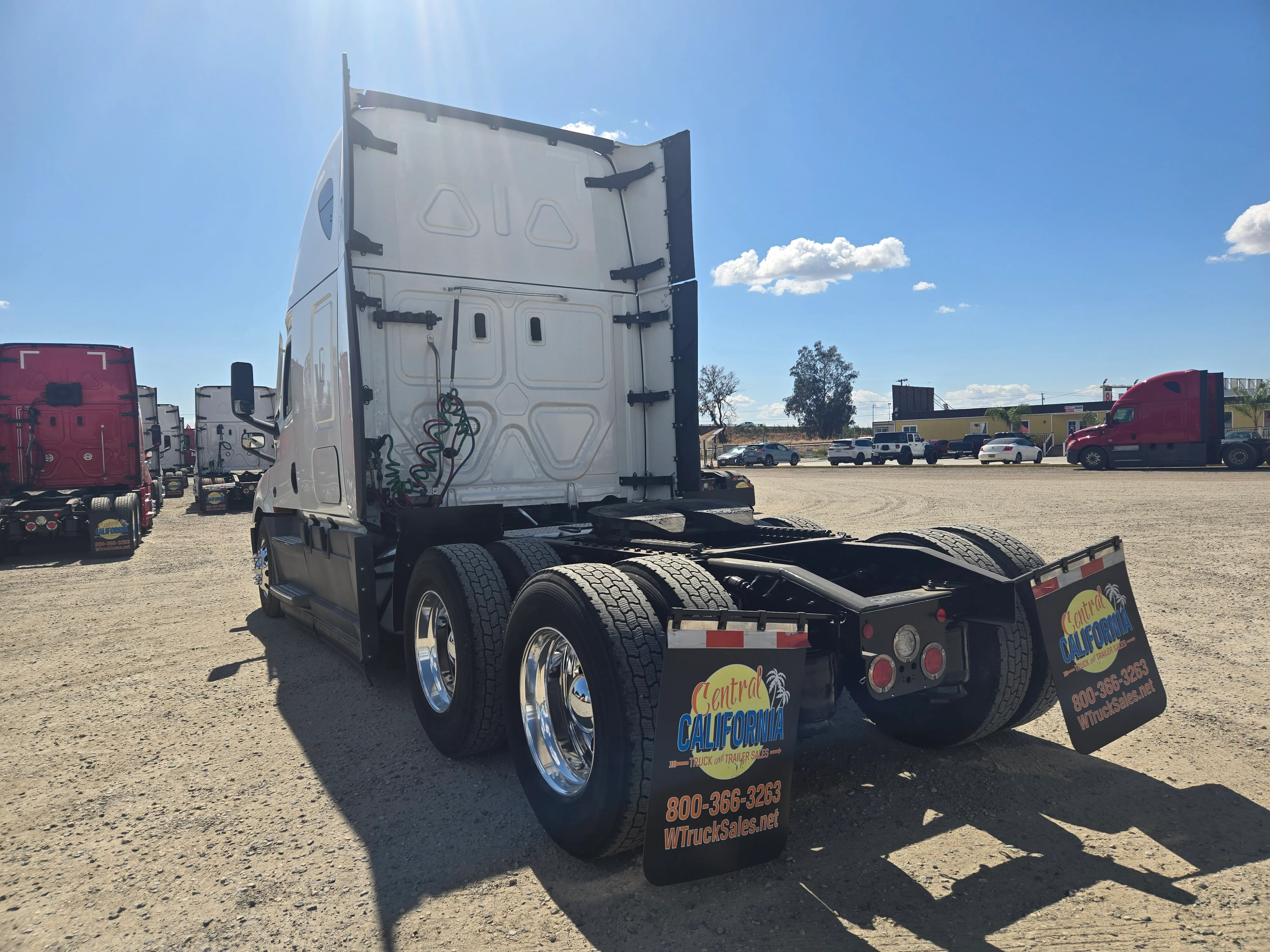 2023 Freightliner Cascadia in French Camp, CA — photo 7