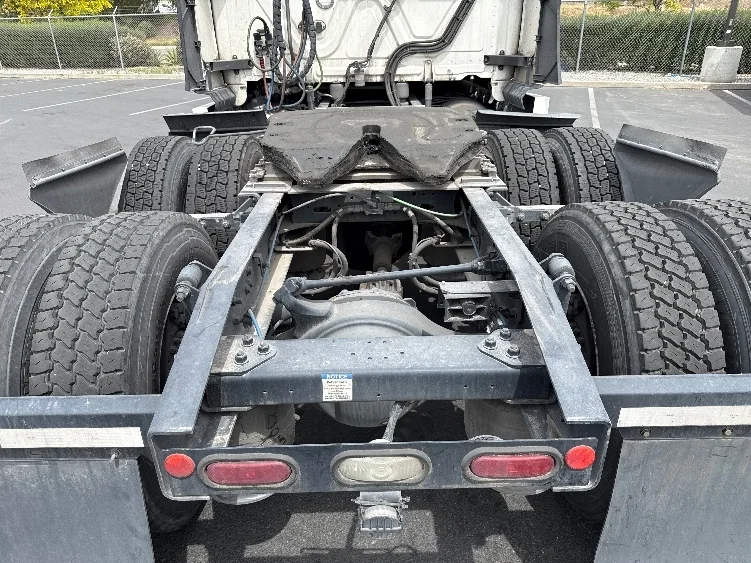 2020 Freightliner Cascadia in Fontana, CA — photo 6