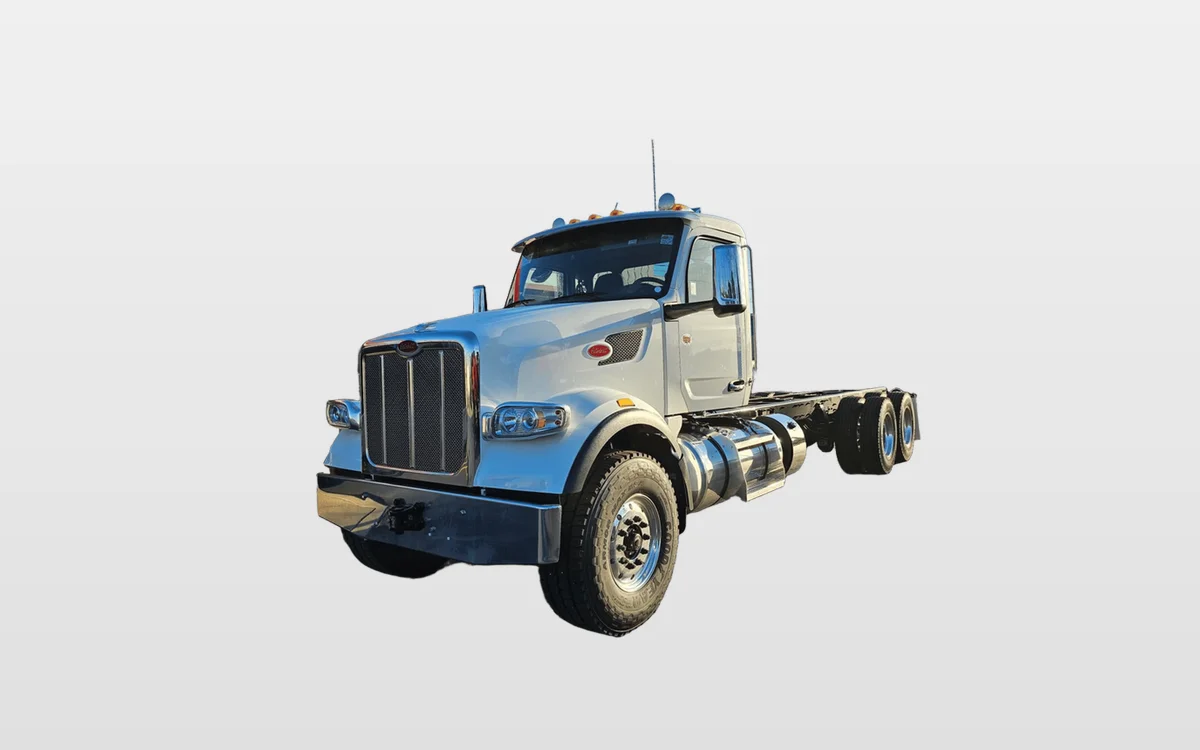 2025 Peterbilt 567 - image 1