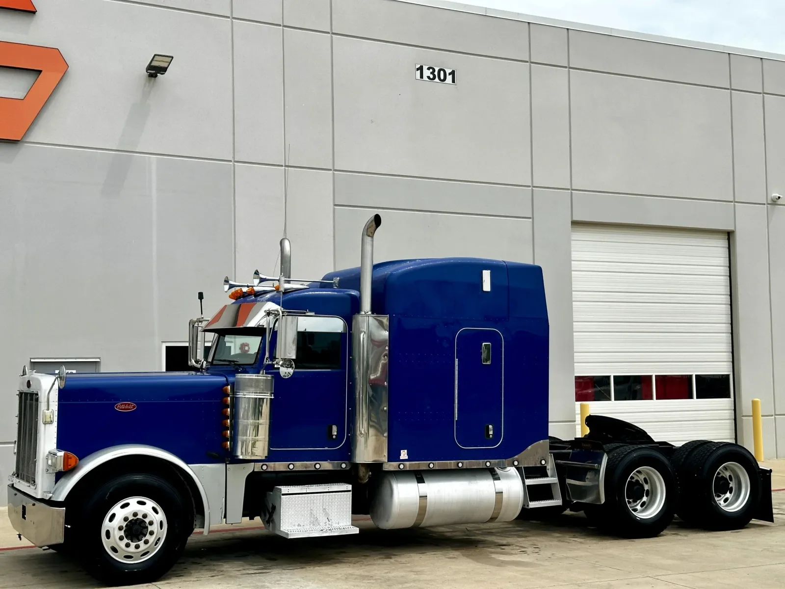 2006 Peterbilt 379 in Hutchins, TX — photo 2