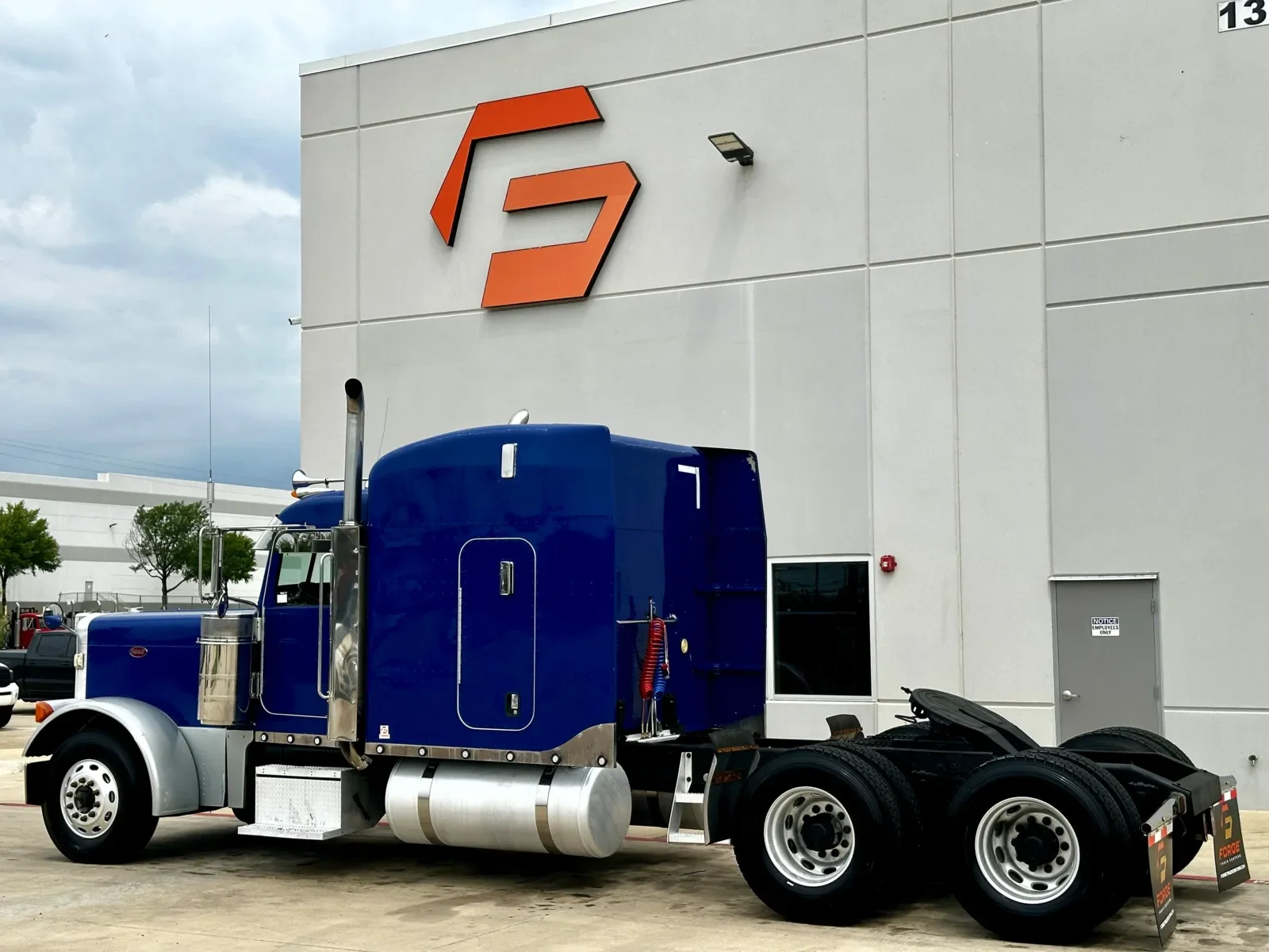 2006 Peterbilt 379 in Hutchins, TX — photo 6