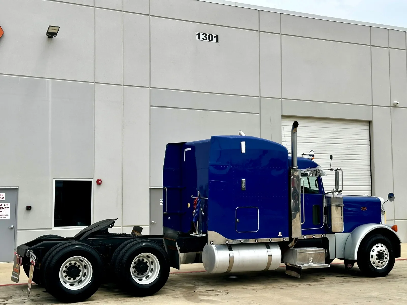 2006 Peterbilt 379 in Hutchins, TX — photo 5
