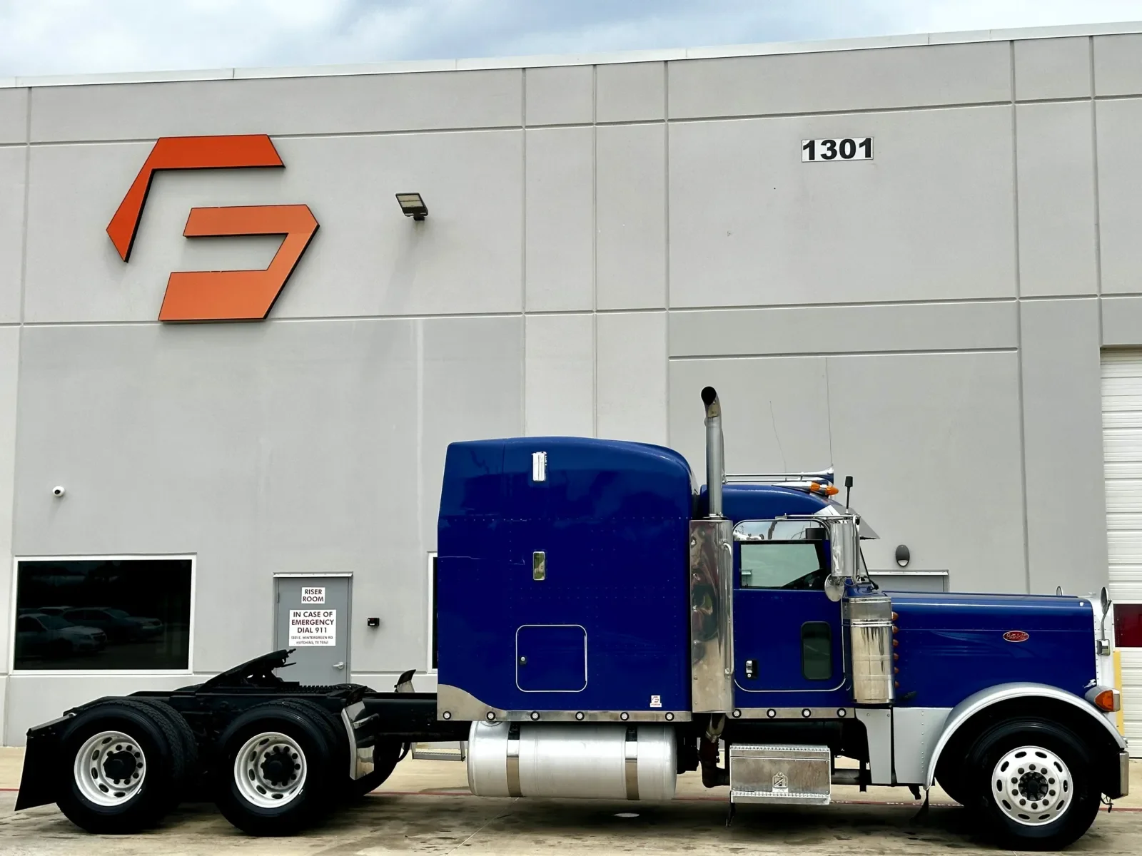 2006 Peterbilt 379 in Hutchins, TX — photo 3