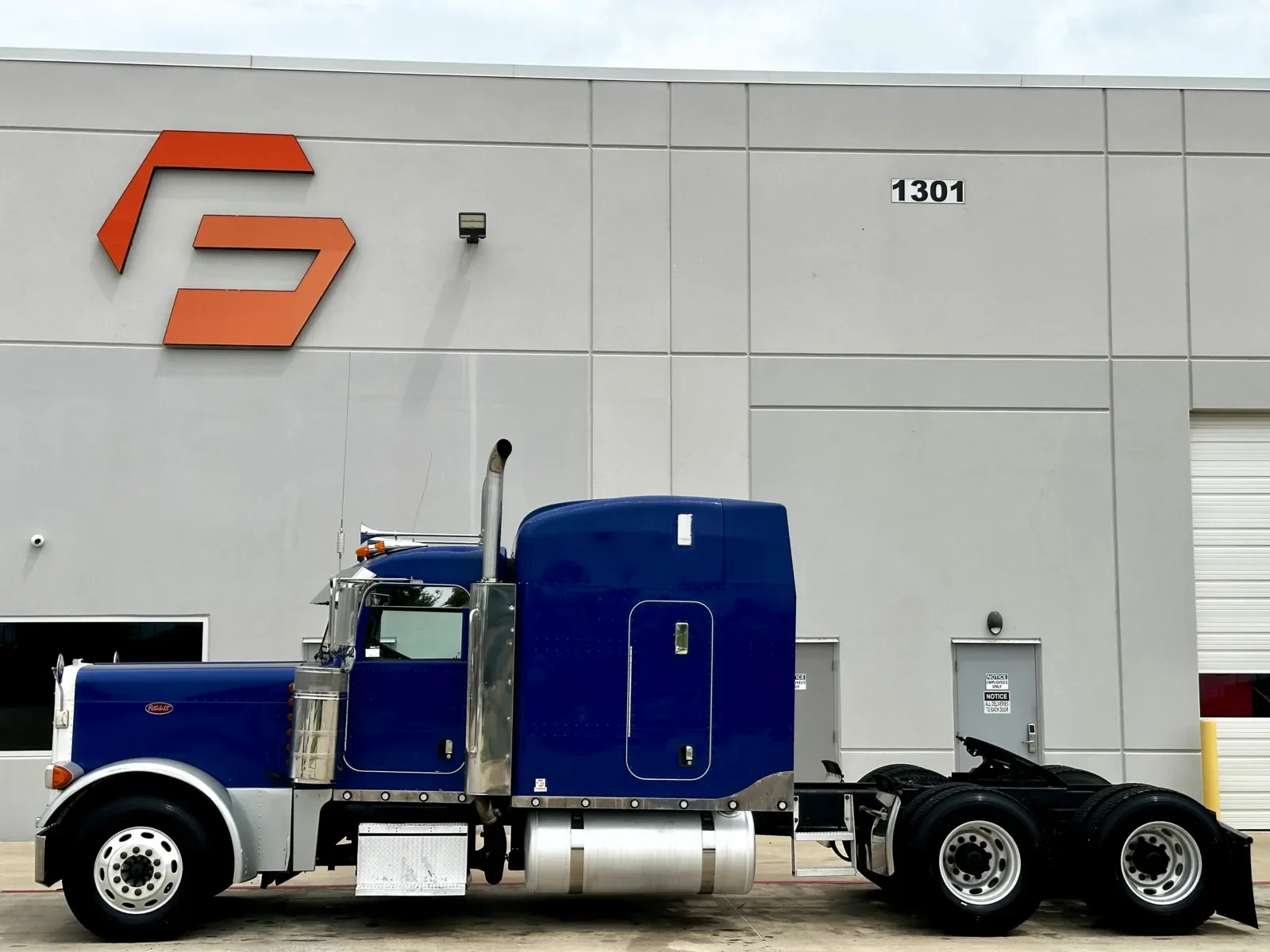 2006 Peterbilt 379 in Hutchins, TX — photo 4