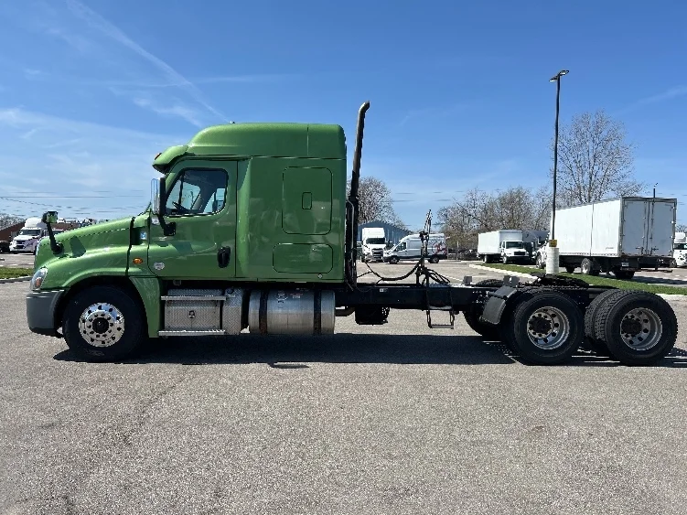2020 Freightliner Cascadia - image 4