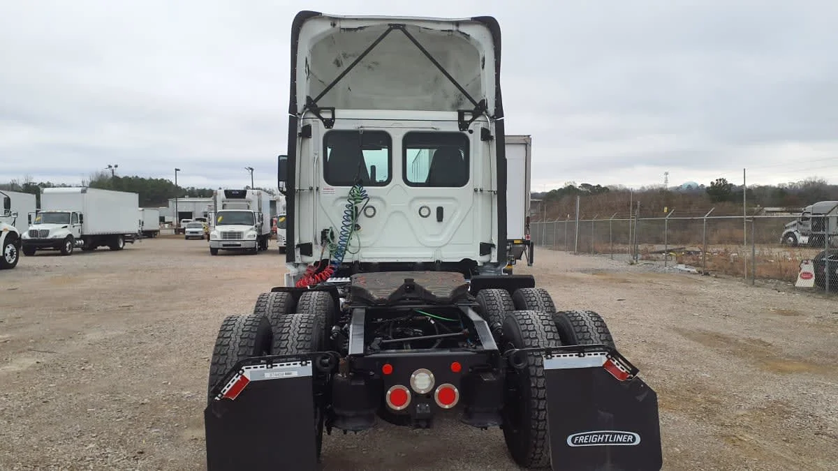 2019 Freightliner Cascadia in Birmingham, AL — photo 5