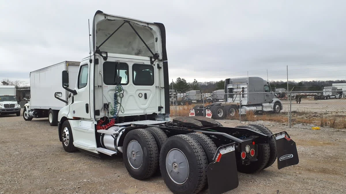 2019 Freightliner Cascadia in Birmingham, AL — photo 6