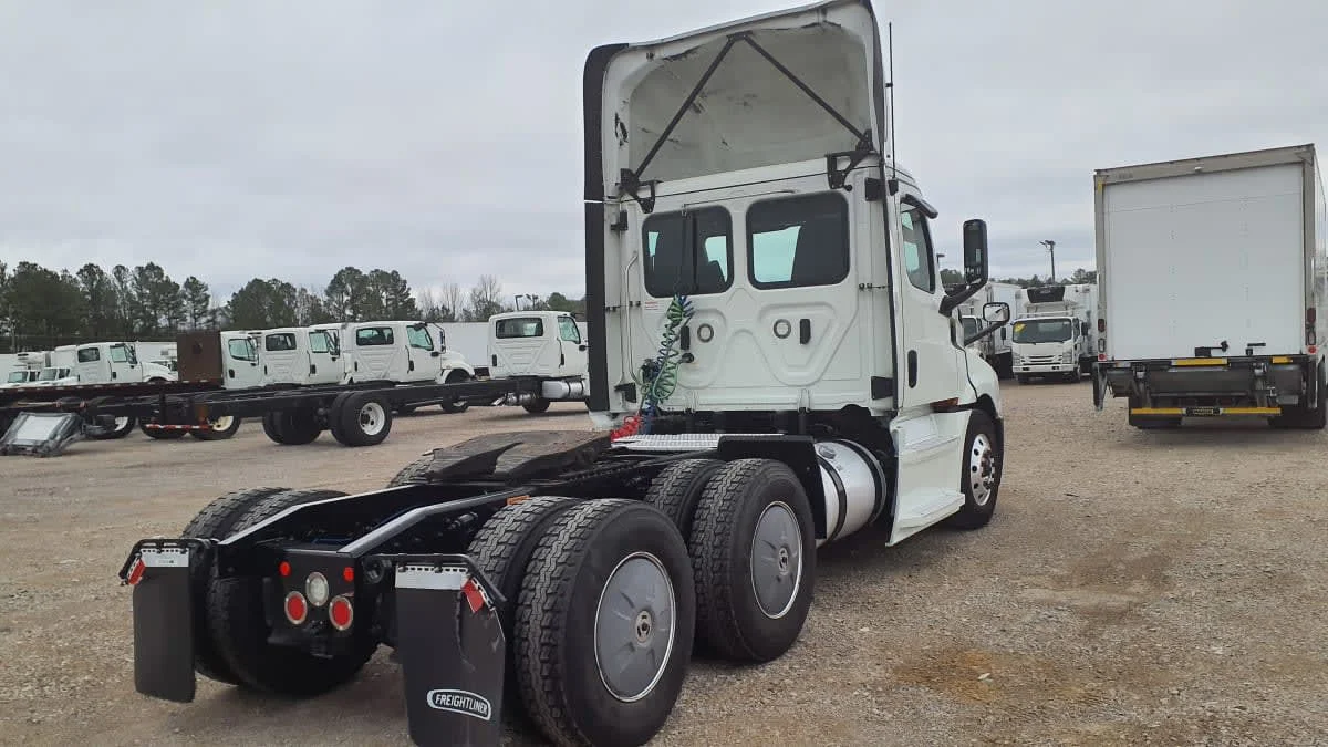 2019 Freightliner Cascadia in Birmingham, AL — photo 4
