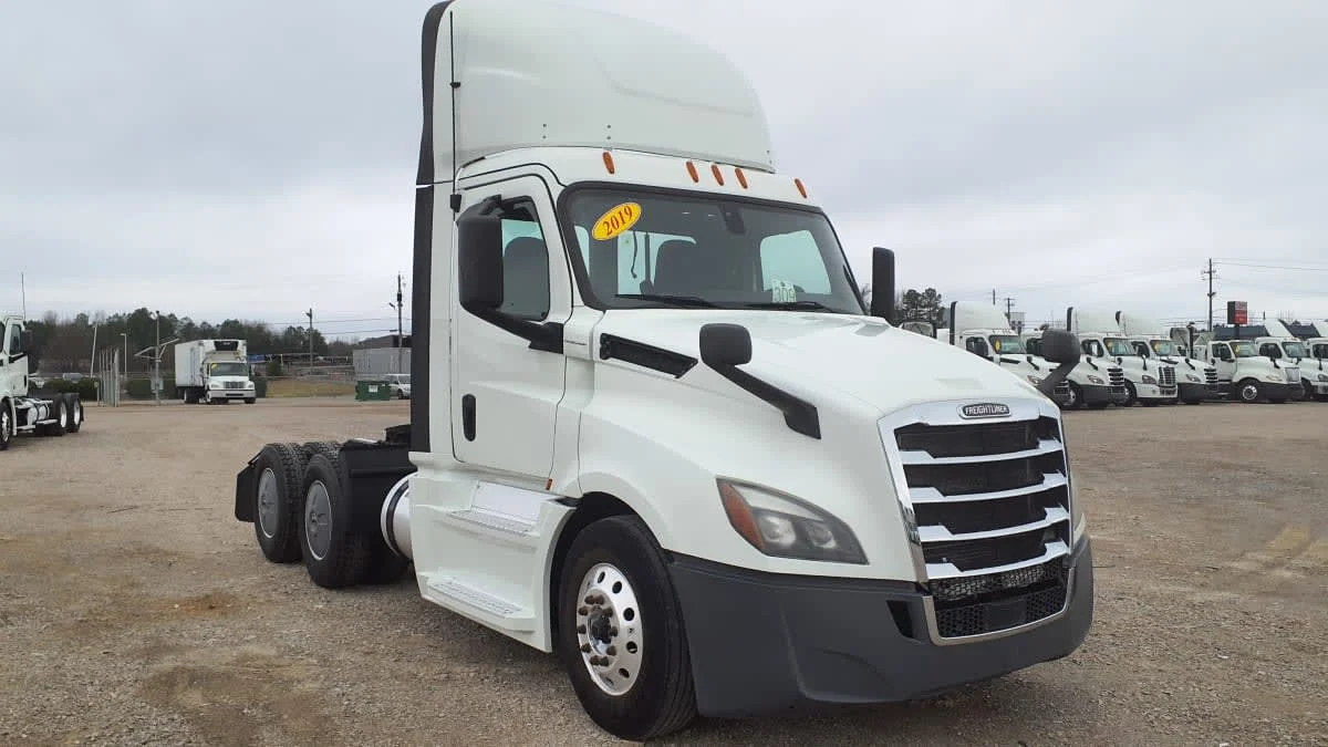 2019 Freightliner Cascadia in Birmingham, AL — photo 3