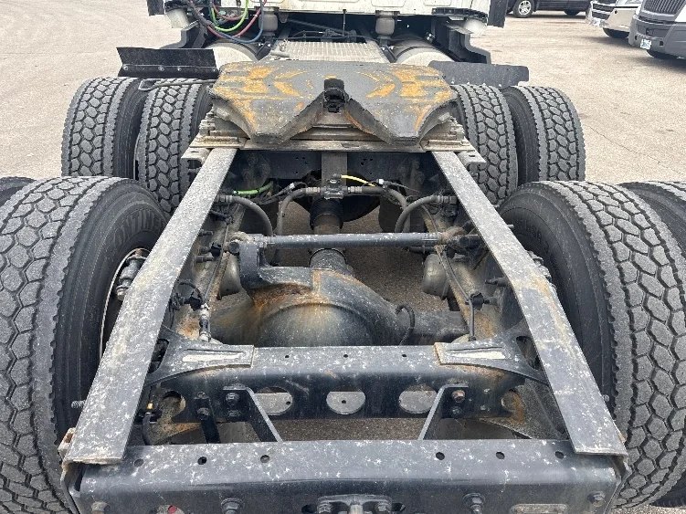 2023 International LT - image 6