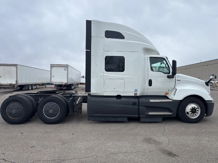 2023 International LT - image 8