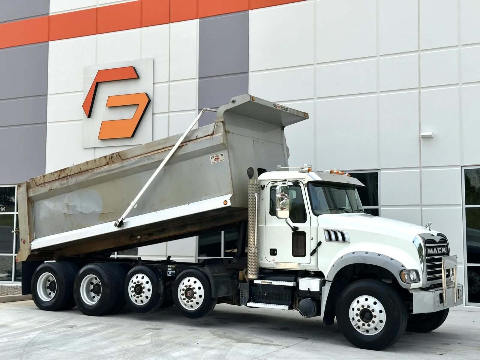 2020 Mack Granite