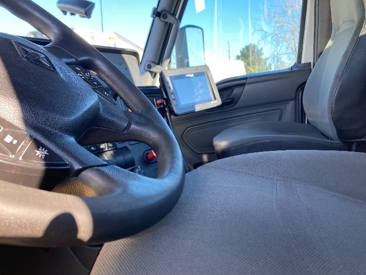 2018 International LT - image 10