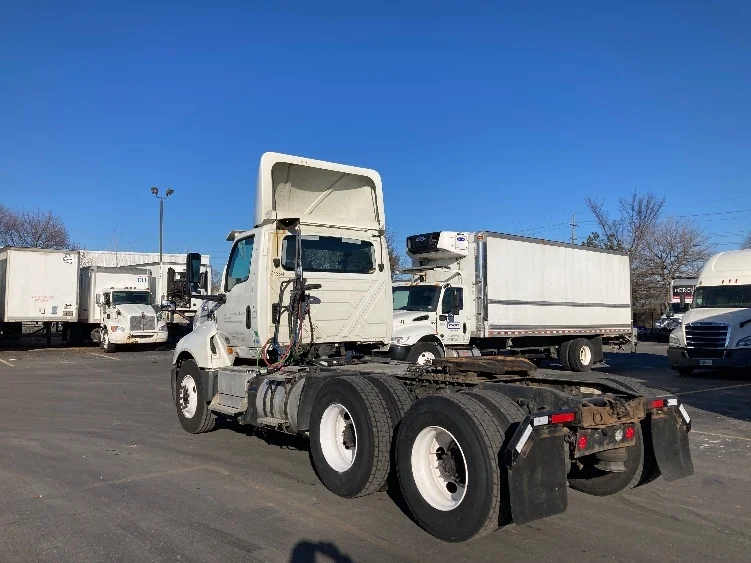 2018 International LT - image 5