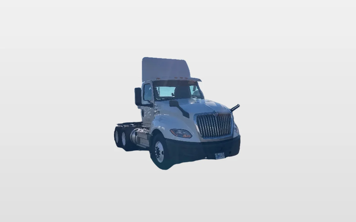 2018 International LT - image 1