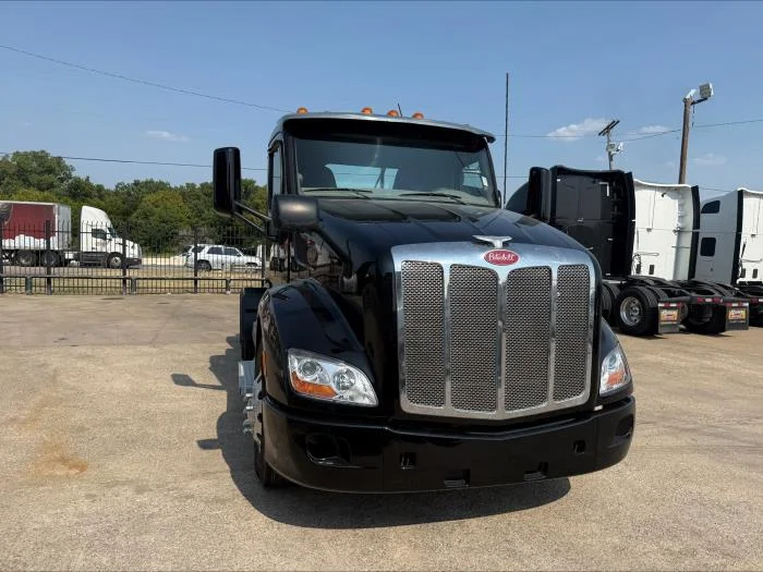 2021 Peterbilt 579 in Dallas, TX — photo 31