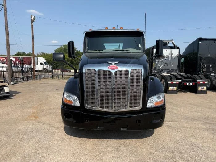 2021 Peterbilt 579 in Dallas, TX — photo 11