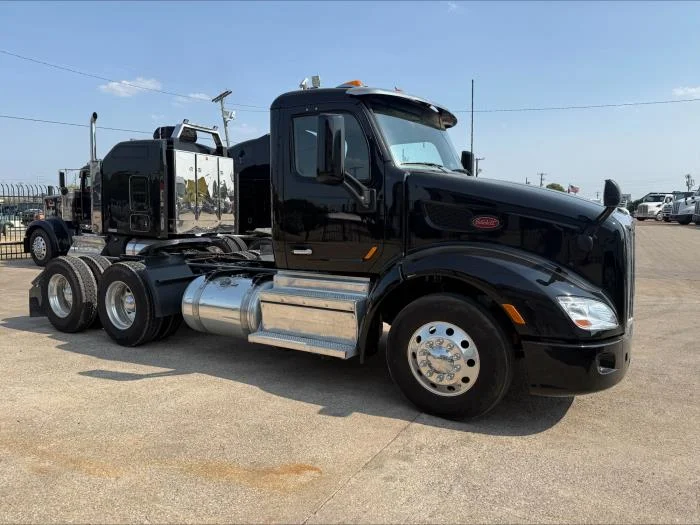 2021 Peterbilt 579 in Dallas, TX — photo 16