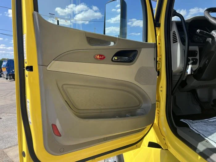 2021 Peterbilt 579 - image 13