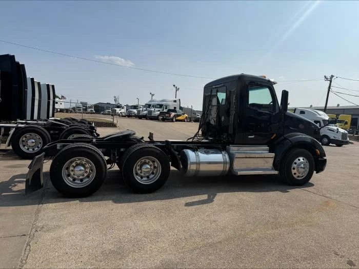 2021 Peterbilt 579 in Dallas, TX — photo 25