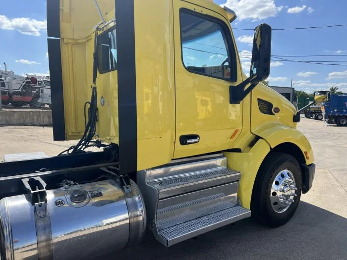 2021 Peterbilt 579 - image 25